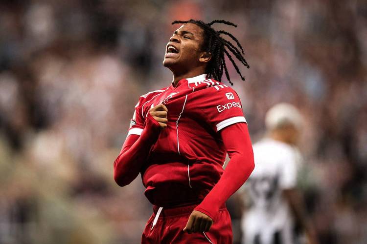 斯洛特：恩古莫哈在变强，他证明了自己为什么获得了更多机会