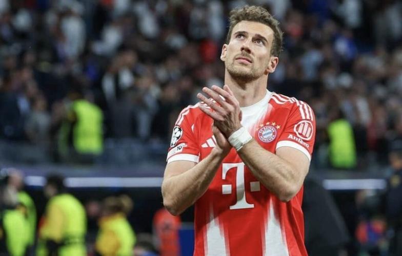 八贤王！格雷茨卡本场1球1助攻7对抗3成功+14丢失球权获评8.2分