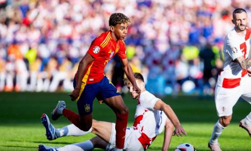 打破长期进球荒！亚马尔开出角球费兰头槌破门，巴萨10西班牙人