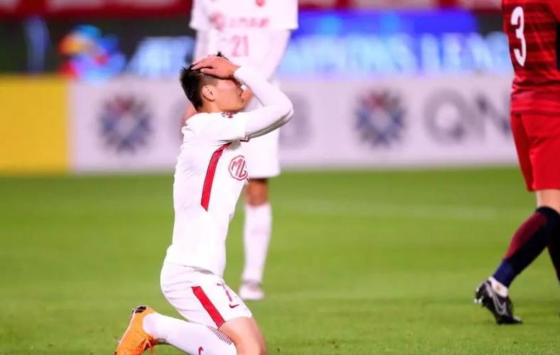 输急眼了，北京队工作人员禁止上海队和球迷互动，态度强硬太嚣张