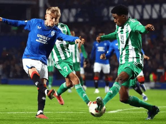 反超！恰20任意球助攻邓弗里斯破门，国米连扳3球32科莫