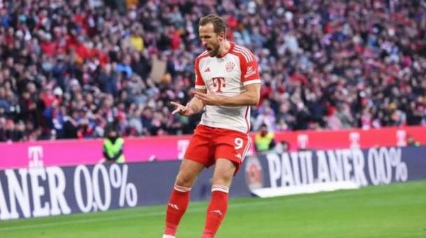 凯恩带伤踢完首回合，拜仁却把他雪藏了整轮联赛