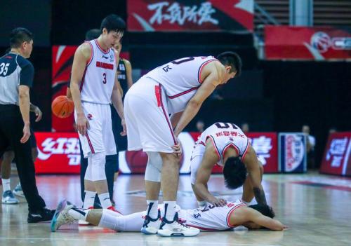 力克四川迎13连胜！郑导：我们防守强度不够进攻端打得也很简单