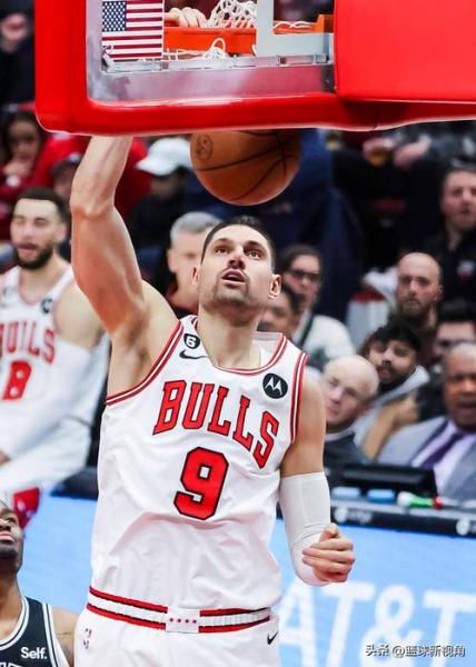 本赛季仅打39场拉文将执行4900万球员选项今夏最高可续4年2.6亿