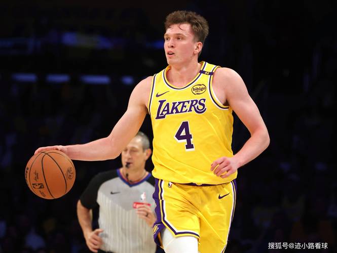 垃圾时间来劲了！克内克特打满末节三分6中5砍下17分2板4助！