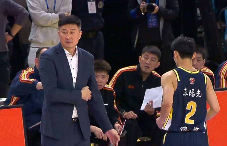 杜锋不会用崔永熙死亡封盖力保胜利用他打四号位就是浪费天赋