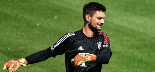 朝着复出迈进！拜仁官方：乌尔赖希今日恢复有球训练