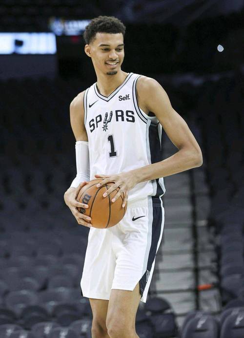 第一次，马刺队文班亚马即将迎来NBA季后赛首秀，难掩激动之情