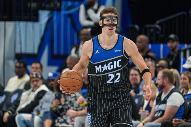 附加赛魔术客战76人艾萨克因左膝扭伤缺阵小瓦格纳仍有时间限制