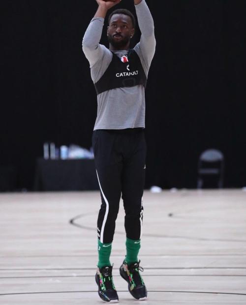 迈尔斯布里奇斯：太开心了我们想继续赢球挺进季后赛