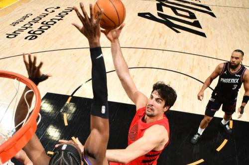 开拓者半场6562领先太阳阿夫迪亚16分7助格林22分布克16分