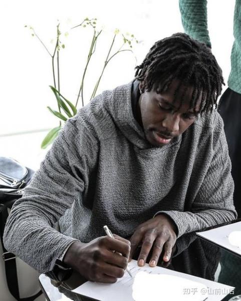 老辣！朱霍勒迪半场9中4贡献14分3板三分6中3